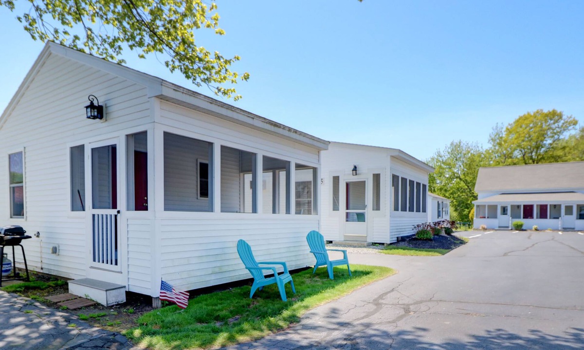 Wells Hotel | Carriage House Motel Cottages & Suites