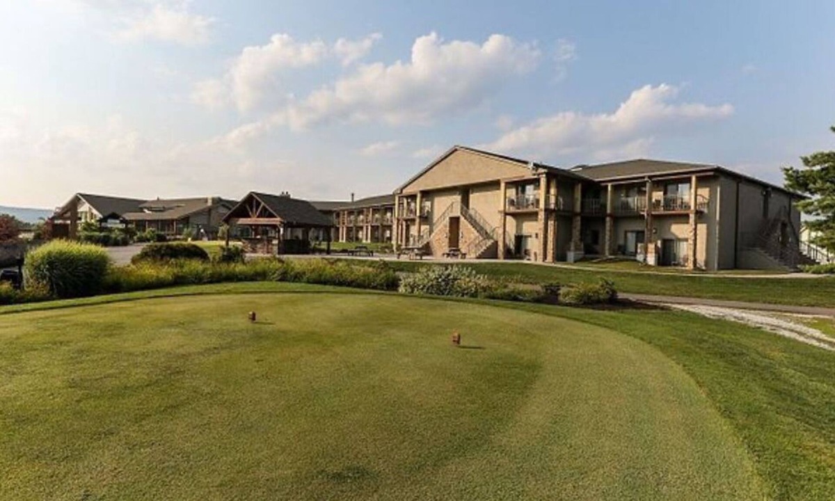 Fairfield Hotel | Carroll Valley Hotel | 2 Dbl Beds + Resort Access