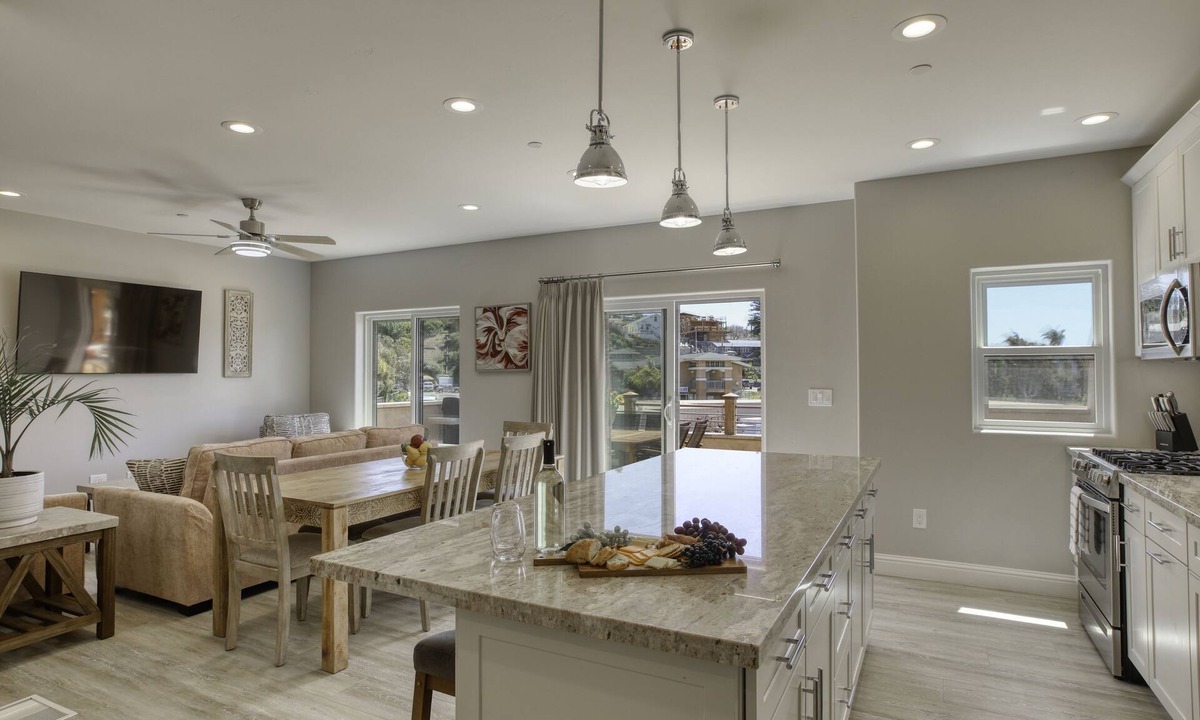 Avila Beach House | Casa Alina: 3 bedroom home steps from beach and golf course