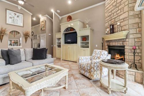 Springdale House | Casa Oasis Extra Large home centrally located