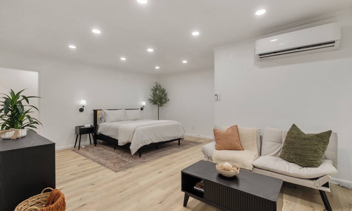 East Los Angeles House | Casita Allston - East L.A.! Gem w/Easy Check-In!
