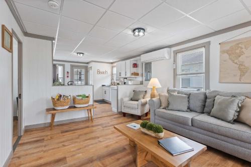 Hampton House | Castaway Cottages - Heart of Hampton Beach