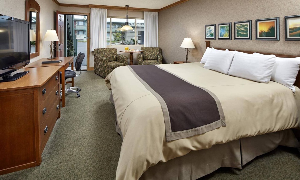 San Simeon Hotel | Cavalier Oceanfront Resort San Simeon | Standard King | Onsite Pools