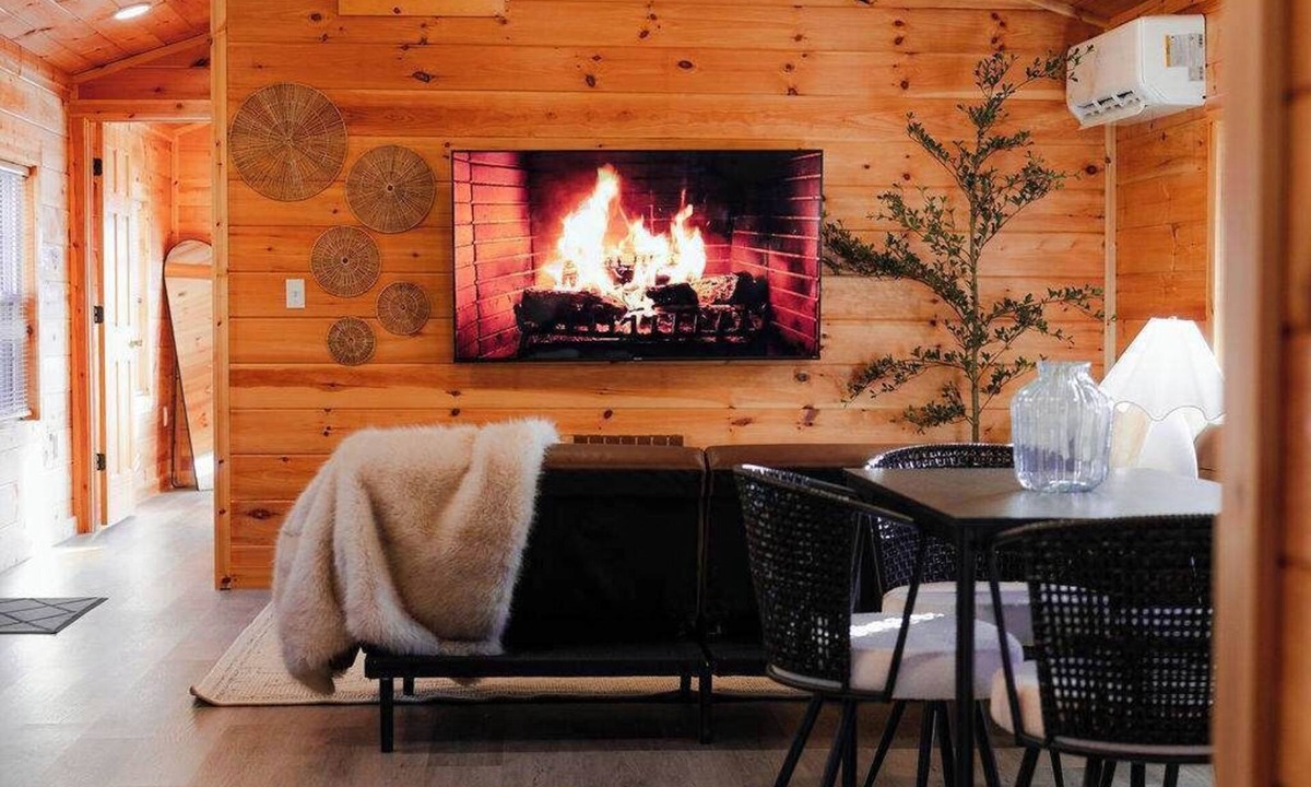 Laurelville Cabin | Cedar Wrapped Cozy Villa Cabin - 4 Miles From Trails