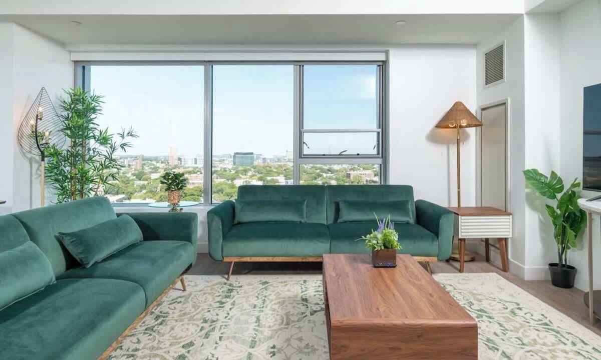 Central Square Apartment | Central Penthouse City Skyline Views, Gym sleep 8