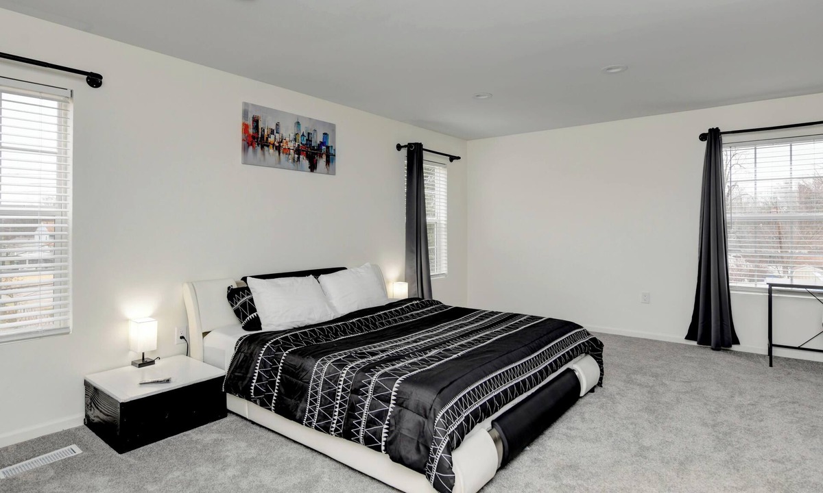 Columbus House | CG Suites Entire home in Columbus, Ohio 16+ guests5 bedrooms9 beds5 baths