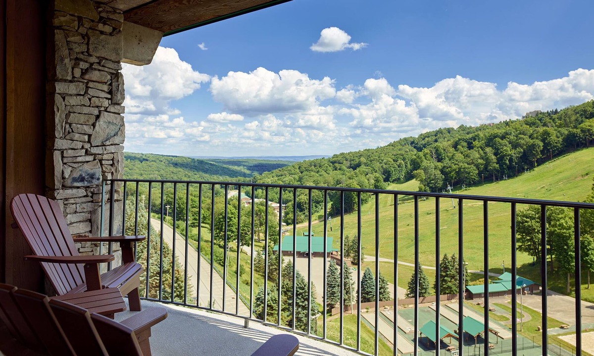 Seven Springs Hotel | Champion Hotel | Queen Tower Room + In-Room Perks