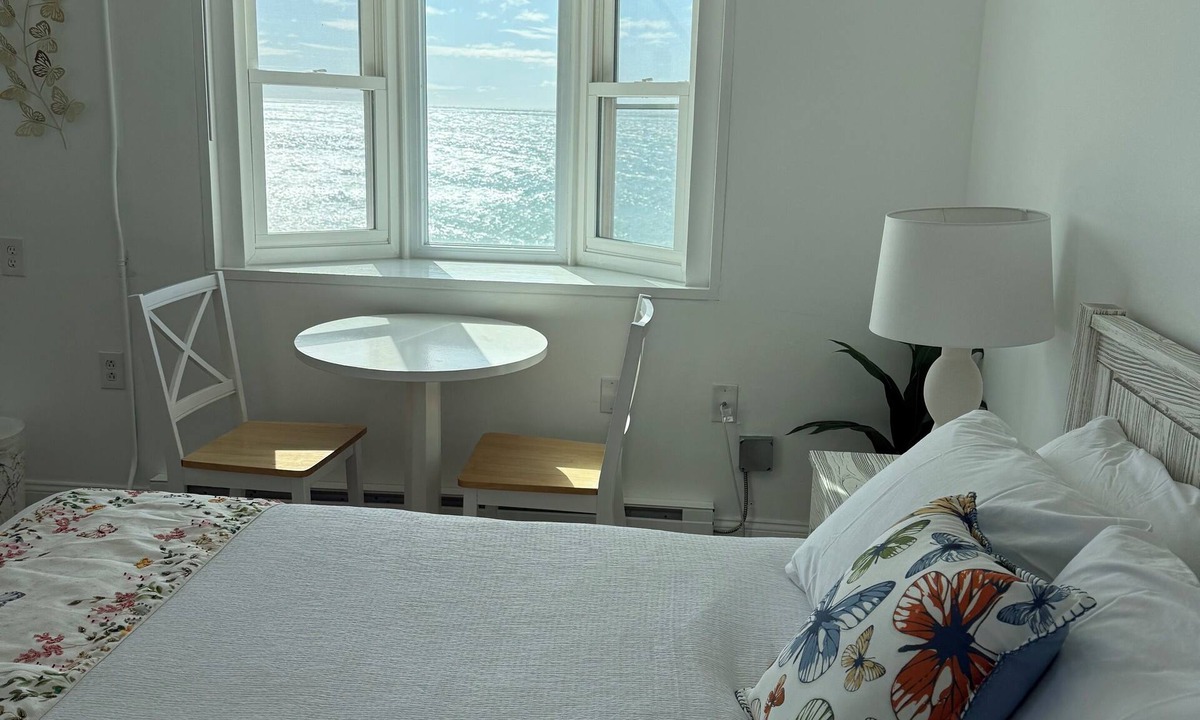 Misquamicut Hotel | Charming 1-bedroom hotel in enchanting Westerly with a beautiful ocean view