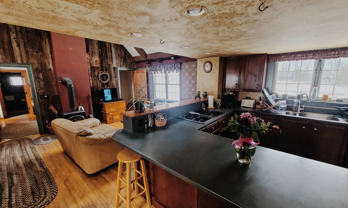 Bethel House | Charming 1700s Farm House on Beautiful 100 Acre Estate