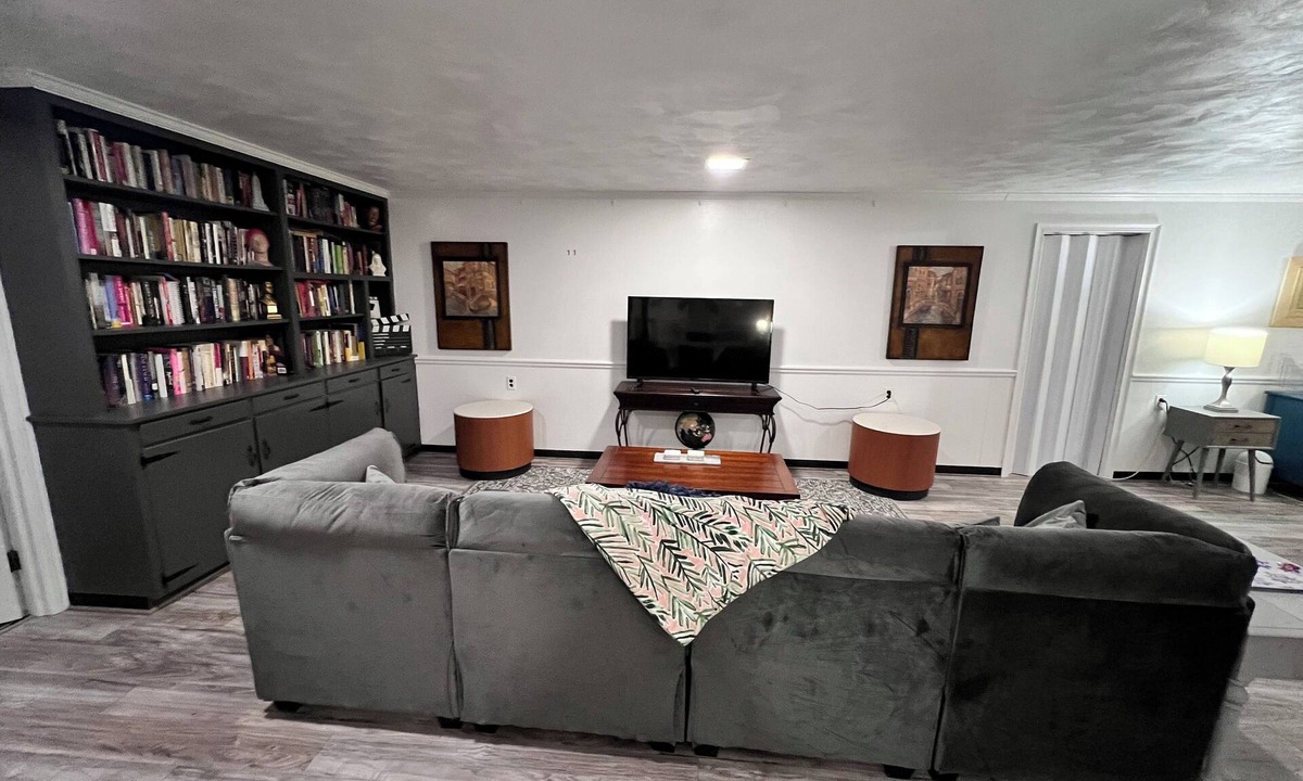 Cave Spring Apartment | Charming 2-bed private suite at The House on the Hill in marvelous Cave Spring