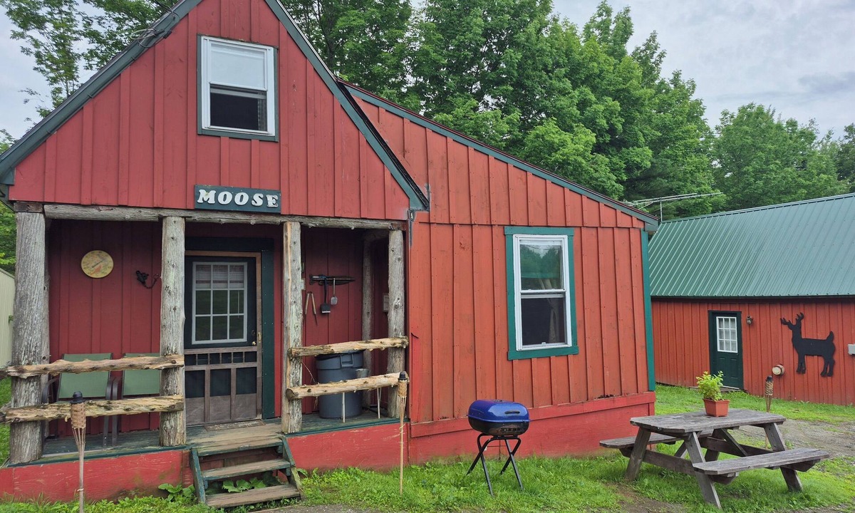 Solon Cabin | Charming 3-bedroom cabin in serene Solon with free fiber WiFi
