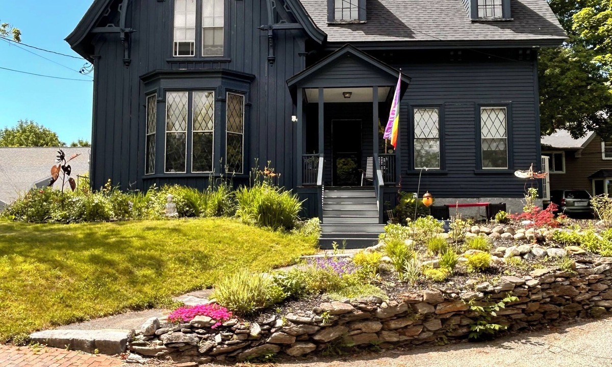 Wiscasset House | Charming 3-bedroom Former Rectory in-town Wiscasset with fenced backyard