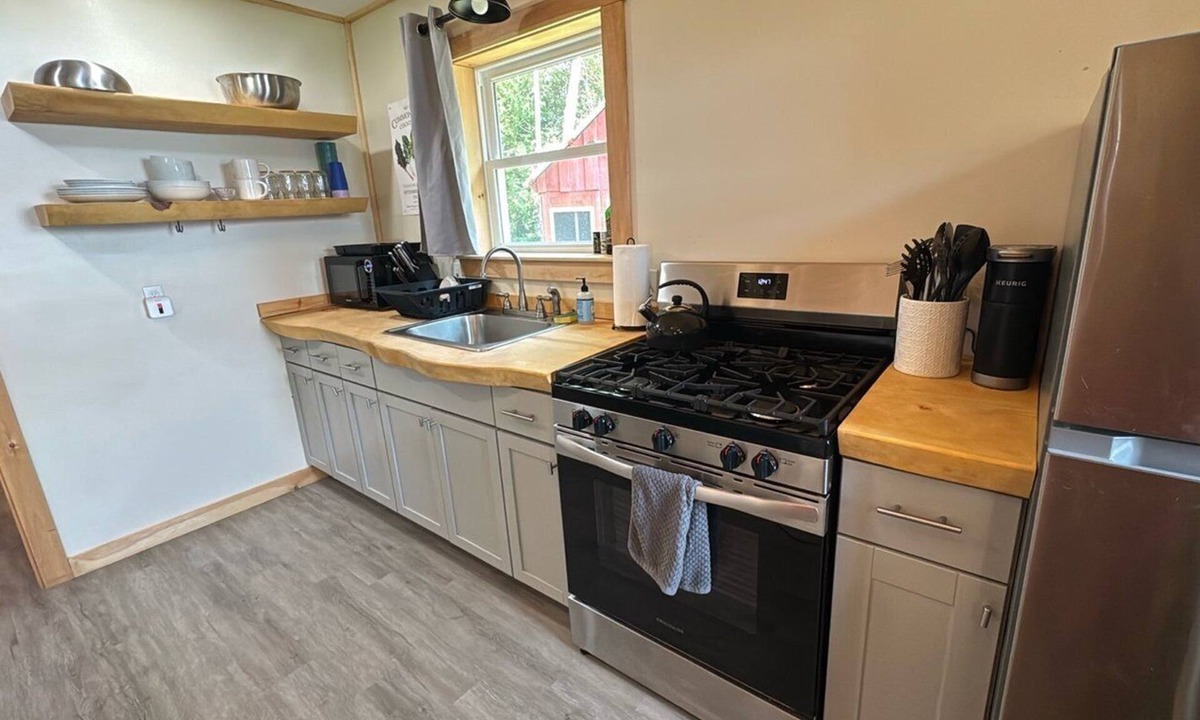 Hartland House | Charming 3-bedroom house with AC, WiFi in lovely Hartland