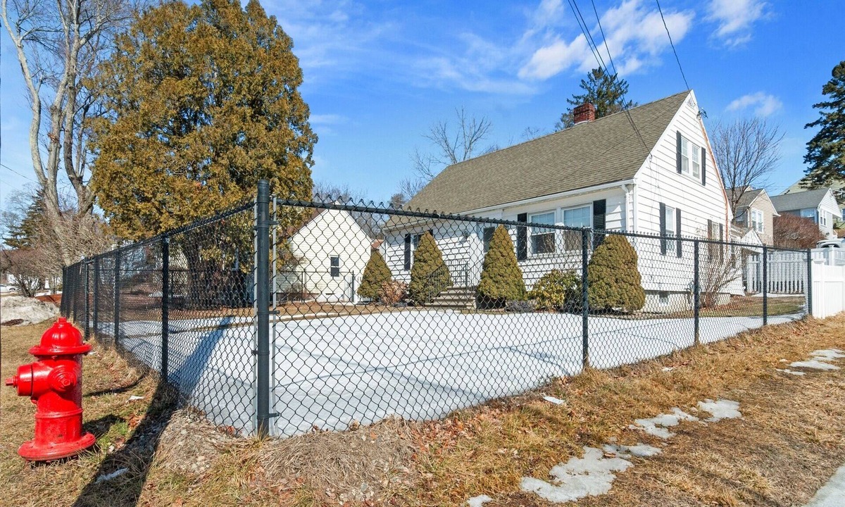 Methuen House | Charming 3-bedroom house in Methuen; minutes to Boston & NH region