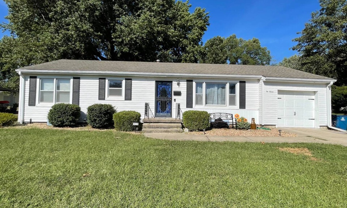 Odessa House | Charming 3 Bedroom House away from it all but Close to everything