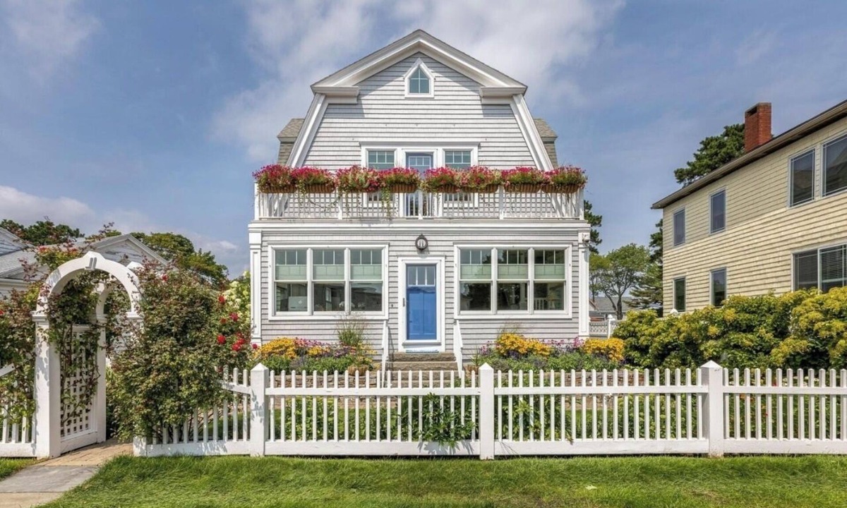 Pine Point House | Charming 3-bedroom house steps to Pine Point Beach with backyard oasis