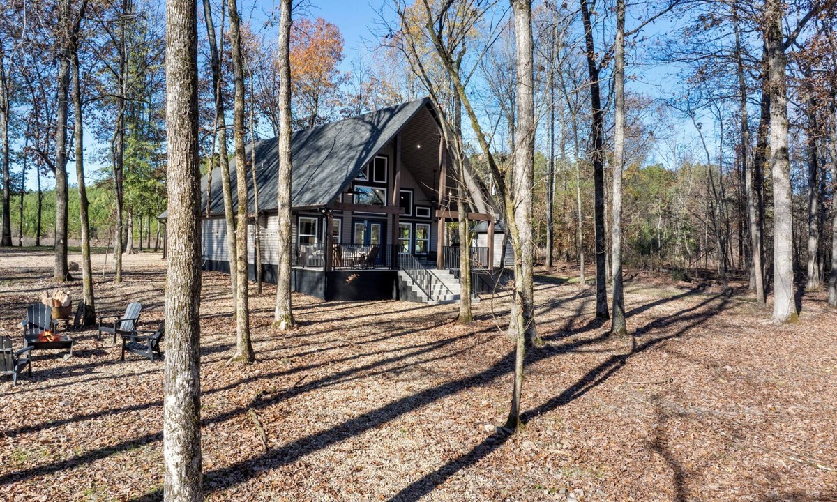 Lockesburg Cabin | Charming cabin, Float On Inn, on the banks of the beautiful Cossatot River.