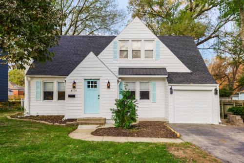 Fairway House | Charming Cape Cod w fenced yard dog-friendly