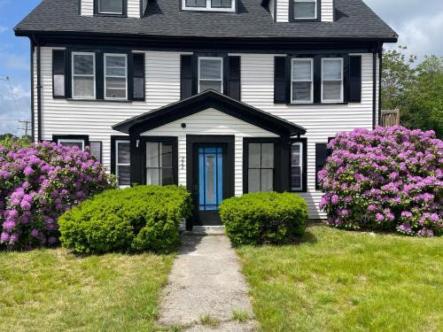 Sharon Apartment | Charming Condo near Gillette Stadium