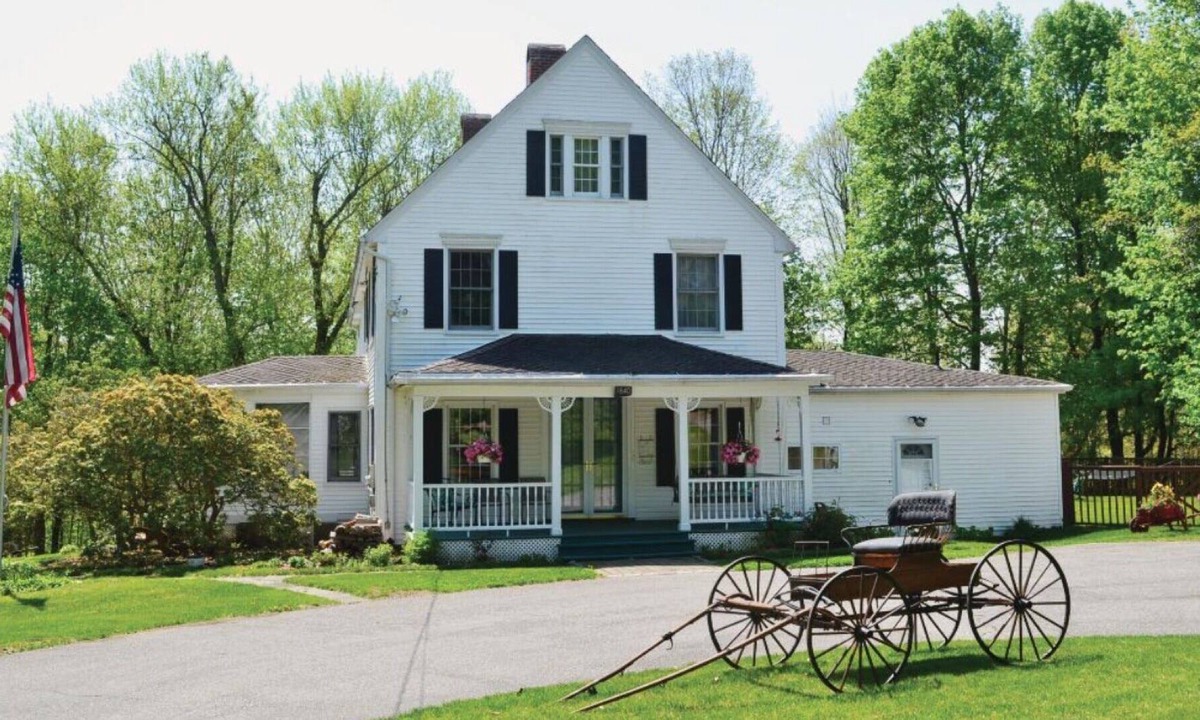 Marble Dale House | CHARMING CONNECTICUT HOUSE! Gateway to New England. In foothills of Berkshires