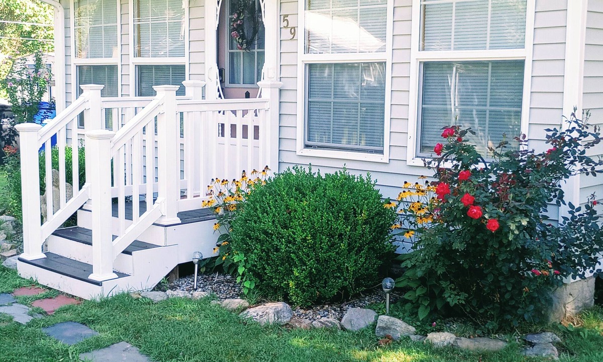 Coventry Lake Cottage | Charming Cottage by the Lake❤️