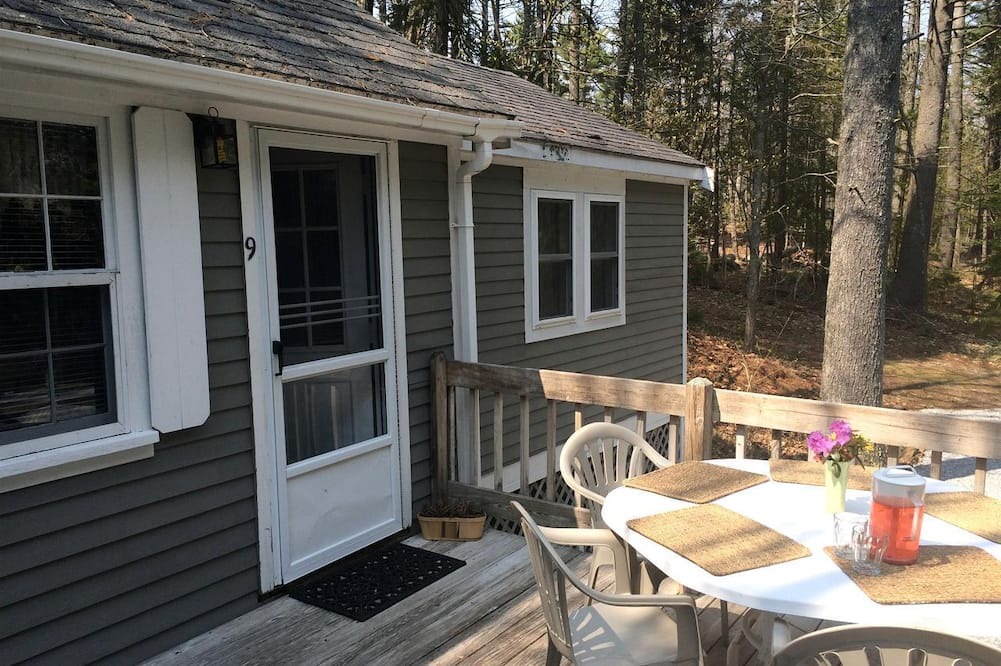 Lincolnville Cottage | Charming Cottage with Private Deck and Modern Amenities near Camden, Maine