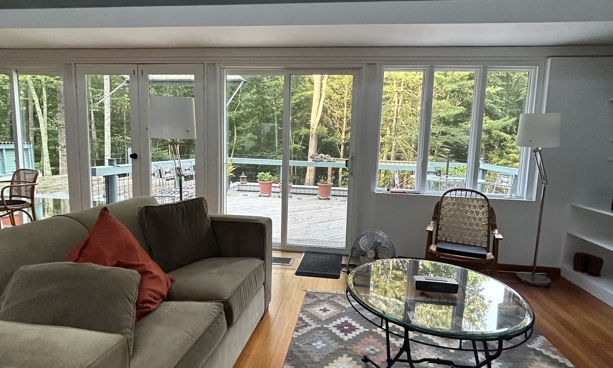 Clinton House | Charming country retreat. Minutes away from the beach! A perfect getaway!