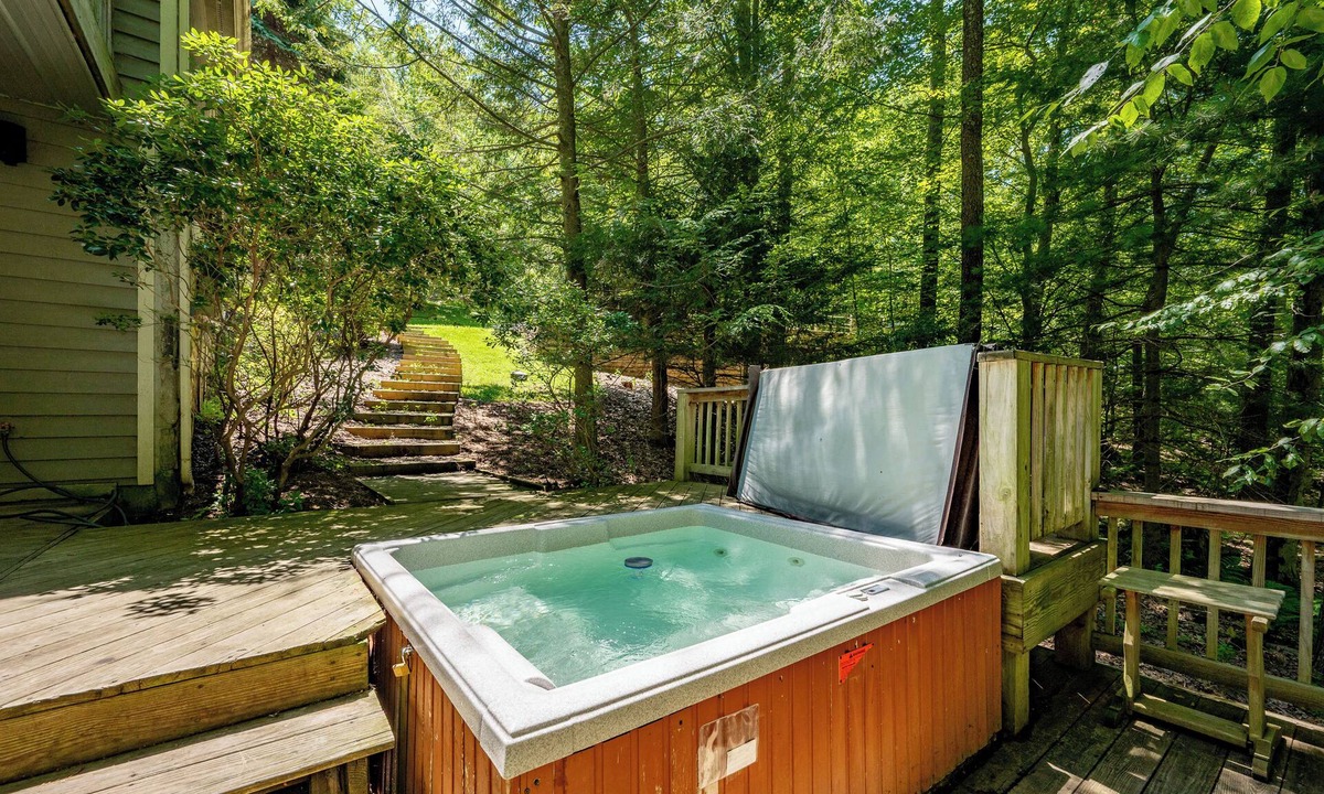 Swanton House | Charming Dog Friendly Cabin w/Hot Tub & Fire Pit