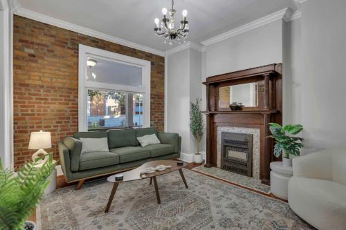 Victorian Village Apartment | Charming Historic Getaway in the Heart of Columbus