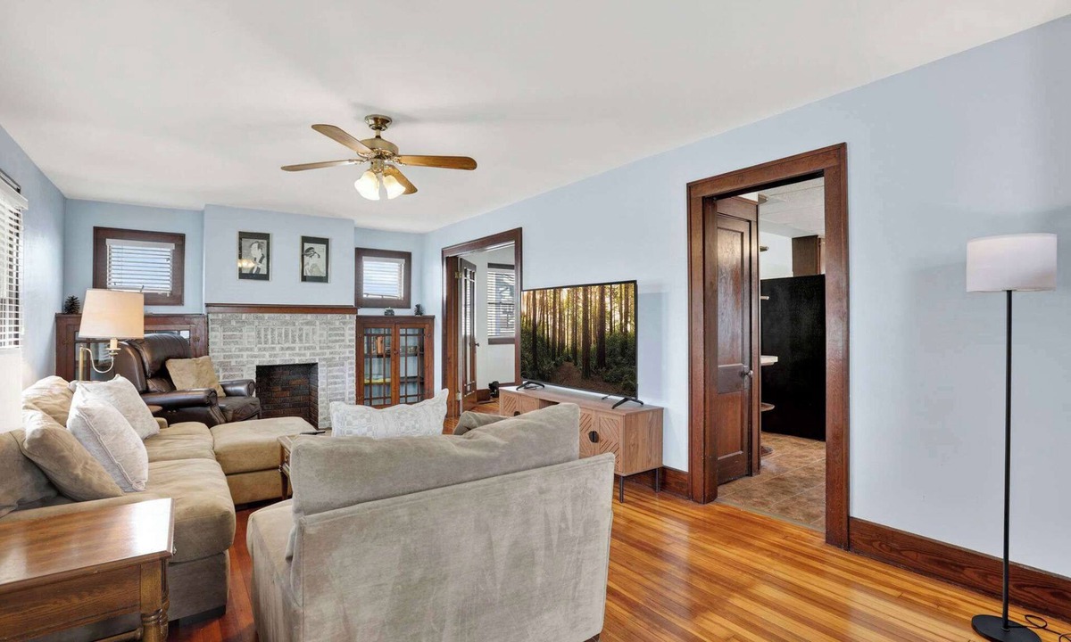 Newark House | Charming Newark Home|King Bed+Theater room