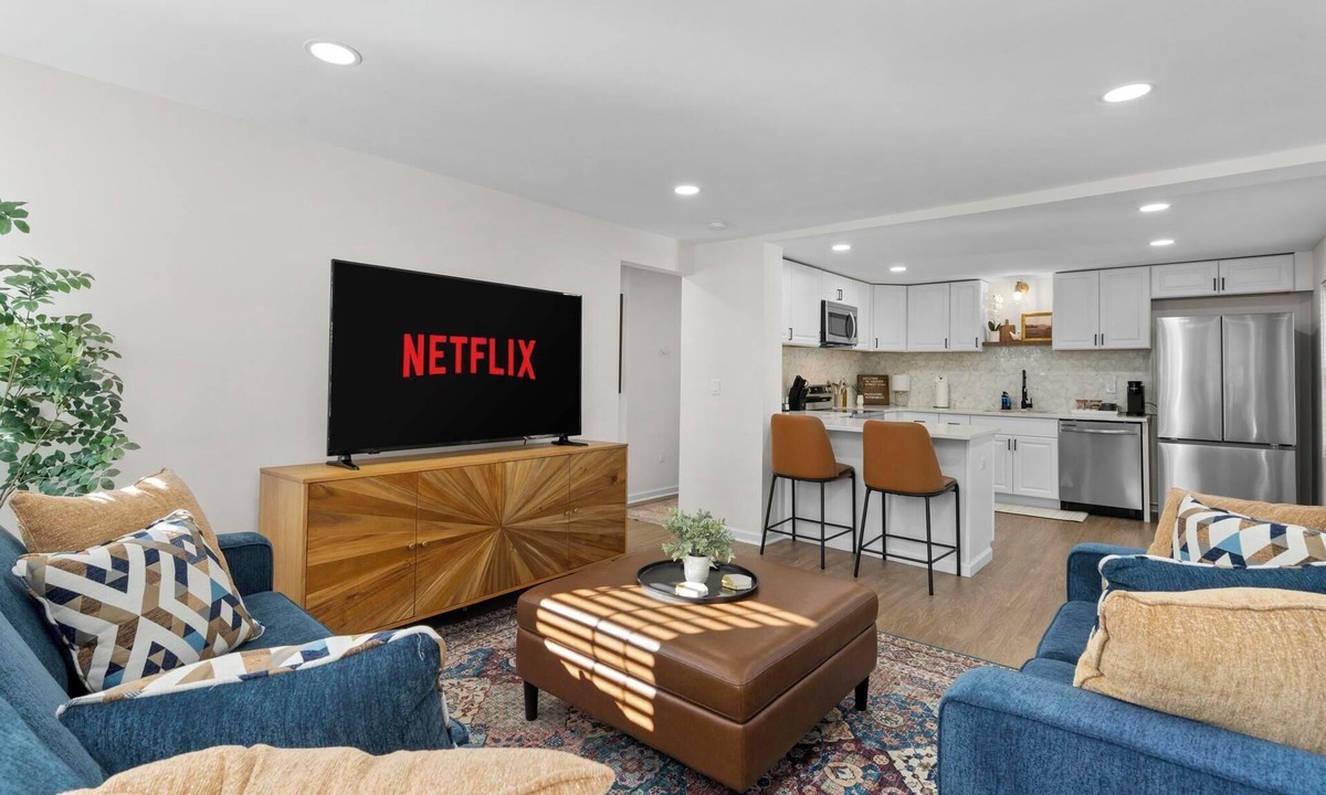 Tariffville Apartment | Charming & Newly Renovated Apartment