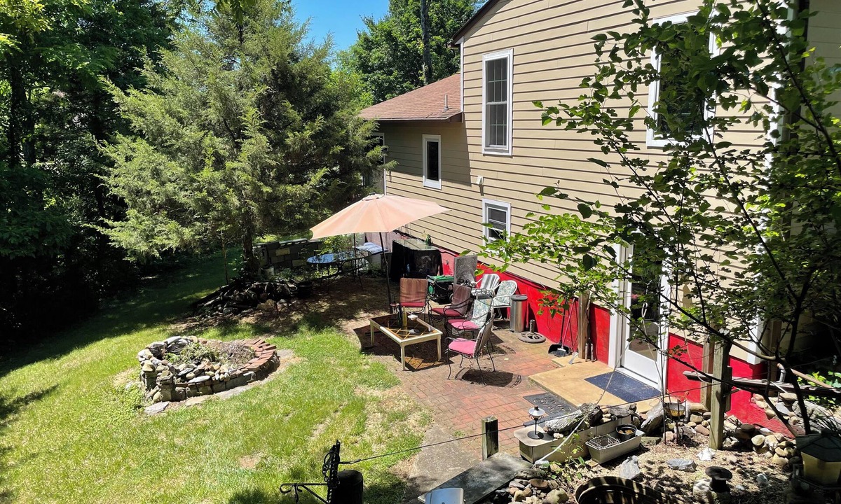 Sharpsburg House | Charming, Private 3-bedroom house with WiFi, AC in Historic Sharpsburg