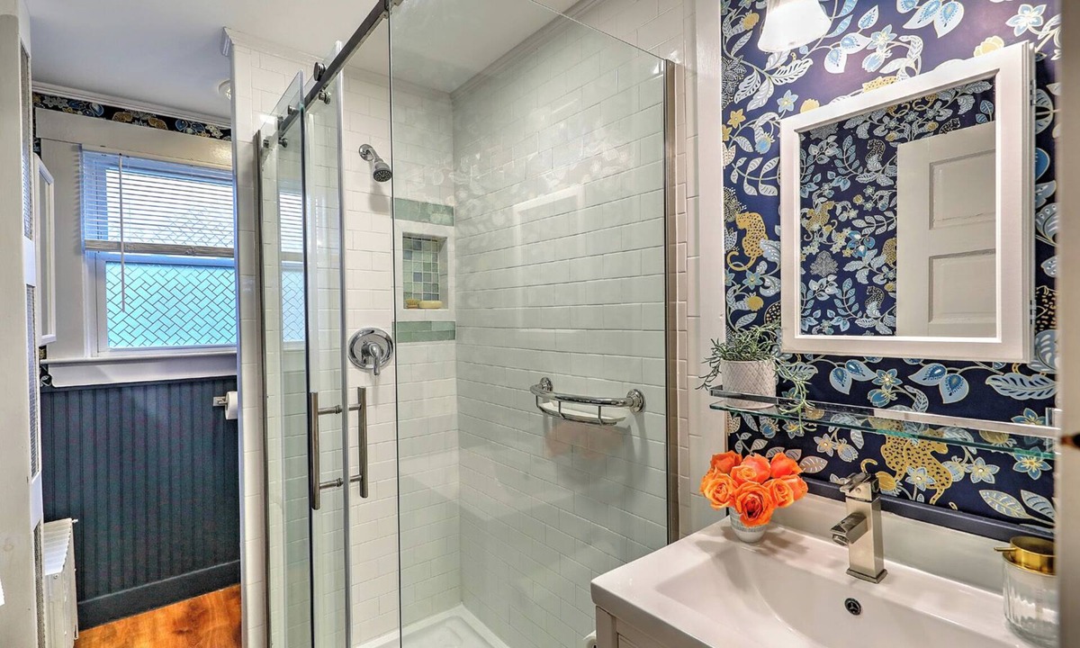 Off Broadway Apartment | Charming private oasis downtown Newport