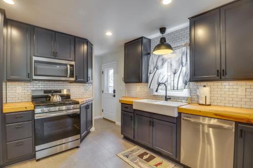 Fry's Spring House | Charming Retreat in Charlottesville w/Deck!