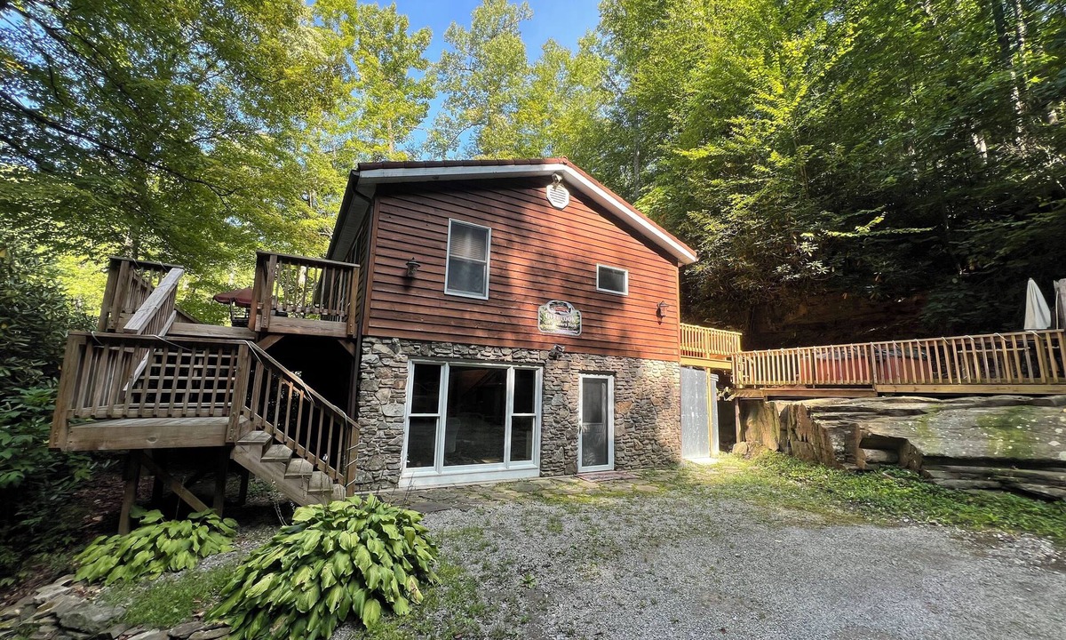 Elkins House | Charming riverfront home with beautiful views, hot tub and game room. Fishing!