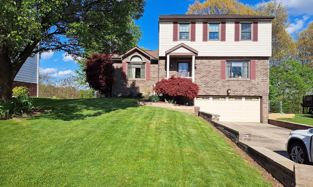 Manor House | Charming, spacious 3-bedroom, 3BA house. Private, convenient, and immaculate.