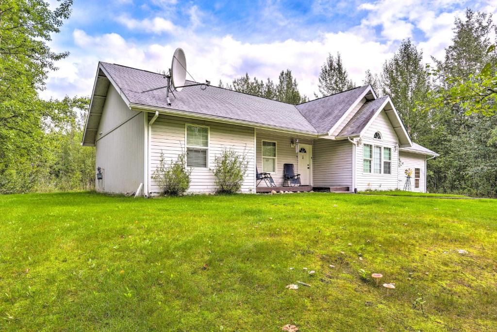 Meadow Lakes House | Charming Wasilla Retreat: Walk to Lake Lalen!