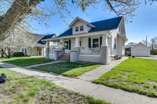 Winterset House | Charming Winterset Vacation Rental w/Yard & Patio