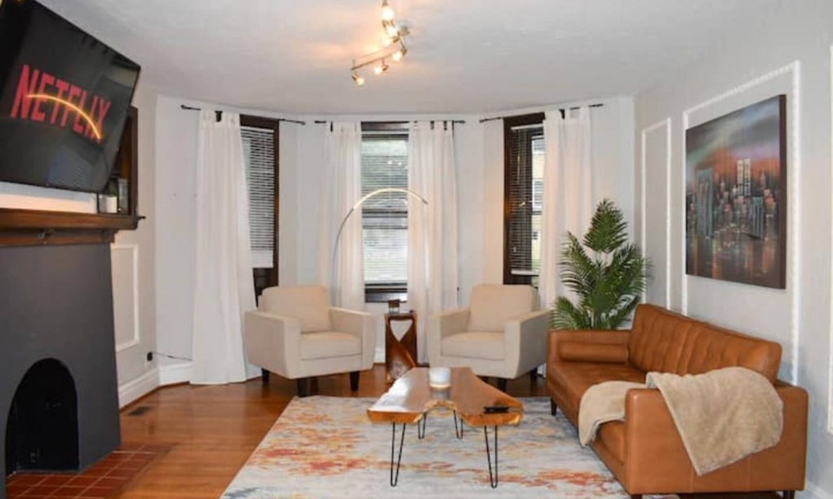 Downtown Apartment | Charmingly Historic King Suite in Downtown Clayton