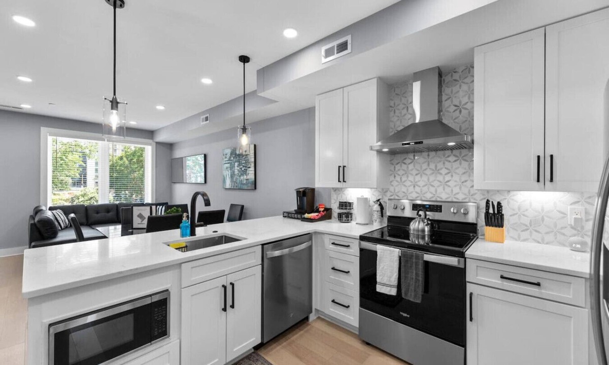 Trinidad Hotel | CharmingReno+Sun Filled+Well Located+H St+Garage