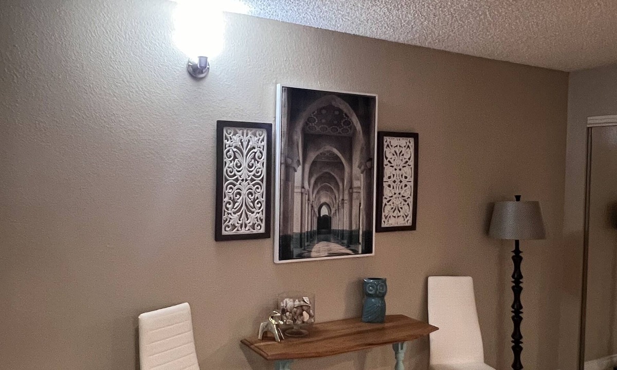 Sand Lake Apartment | Cheerful 2 Bedroom Apartment near Airport
