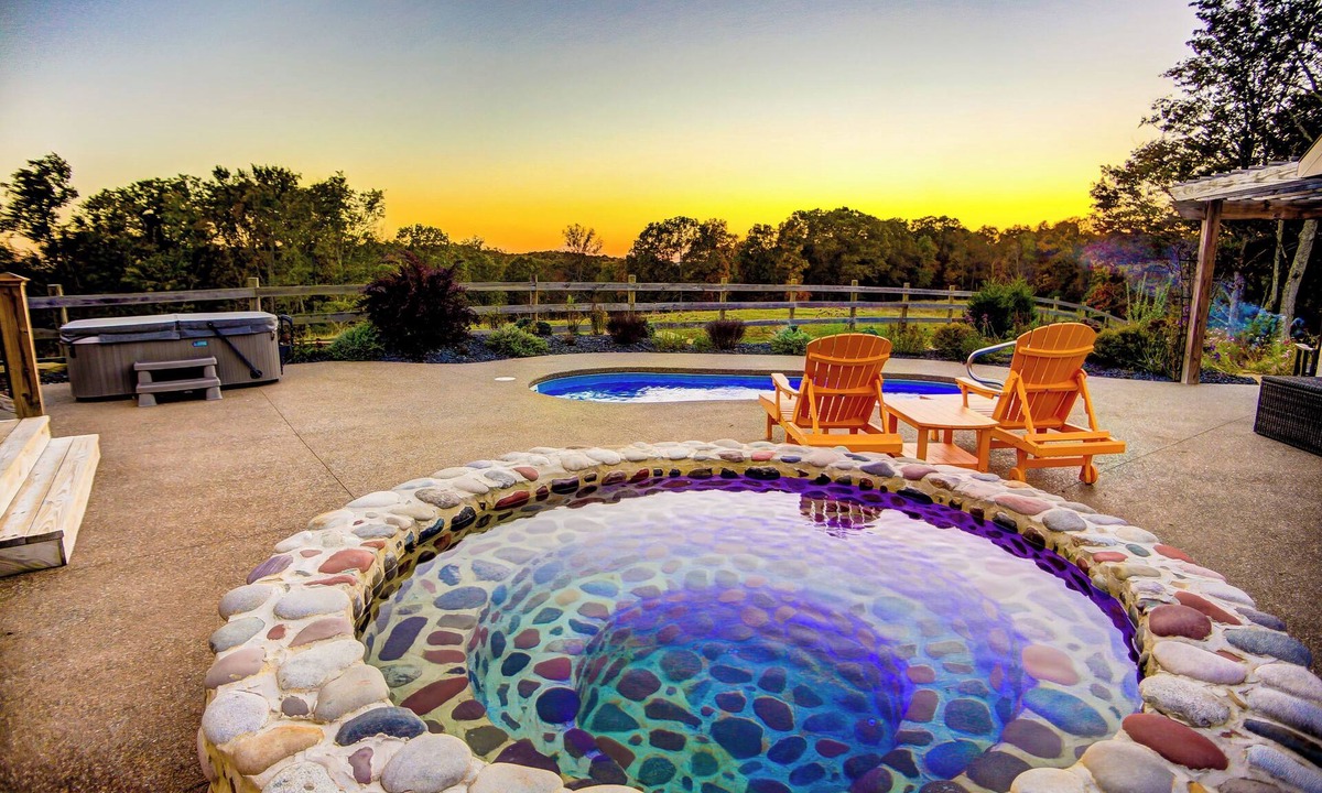 New Plymouth Cabin | Cherry Ridge Retreat -The Observatory Romantic Pool Cabin with hot tub and cold plunge!