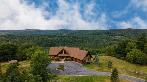 Hillsdale House | Chester by AvantStay