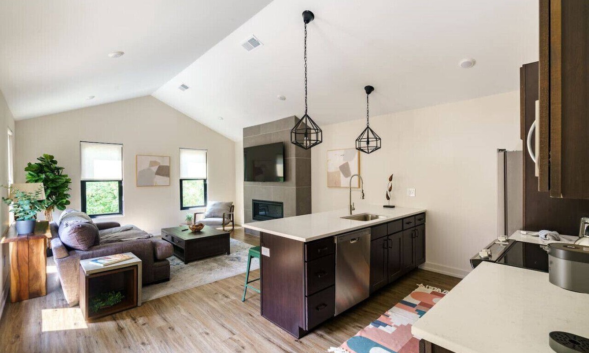 Victorian Village Apartment | Chic 2bd Flat-Victorian Village