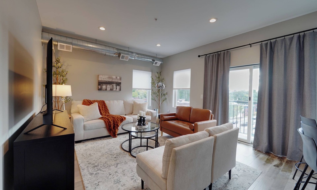 Lower Lawrenceville Condo | Chic Condo/Walk to Restaurants & Bars/Minutes to Pittsburgh/Free Parking