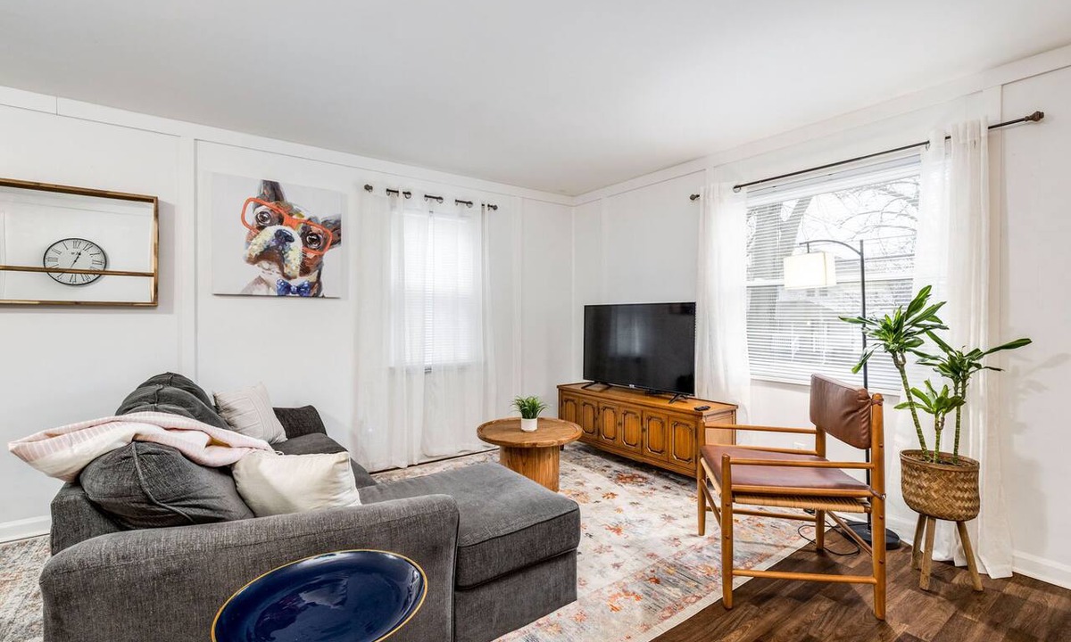 Bexley Apartment | City Boho ✦ New Kitchen ✦ King Bed