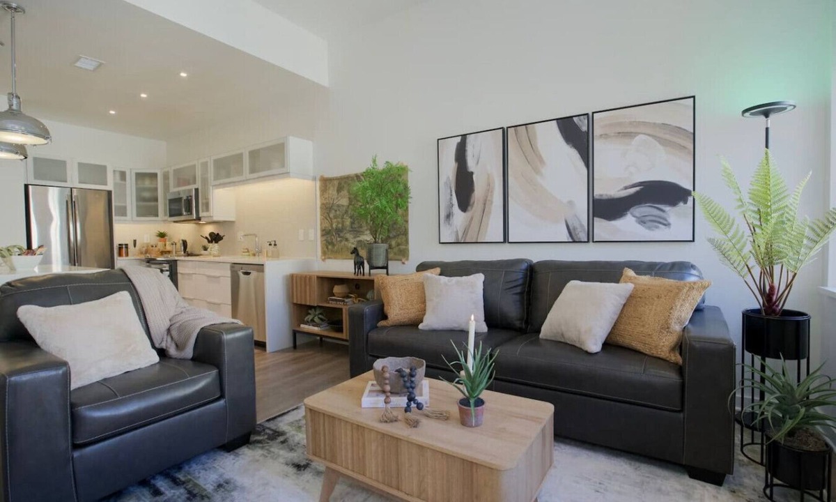 Downtown Kansas City Apartment | City Sky II |King Bed Apt |DT KC |No Cleaning Fee
