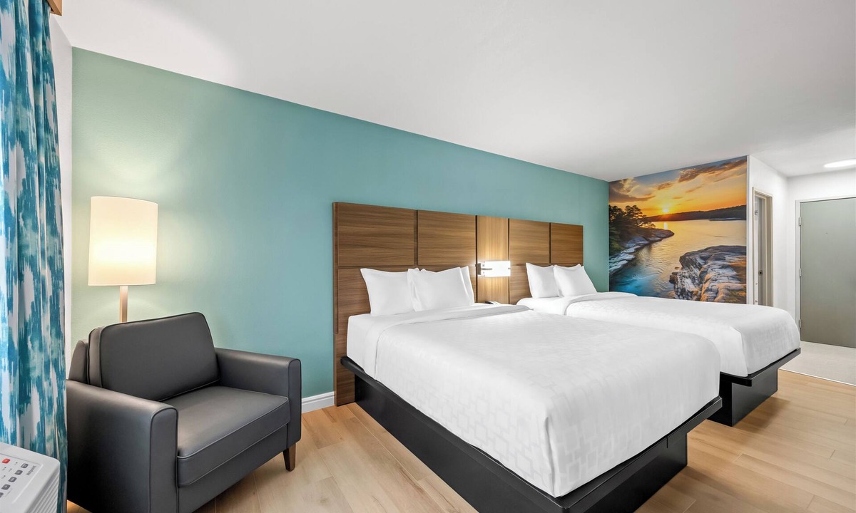 Turners Hotel | Clarion Pointe Springfield Southeast