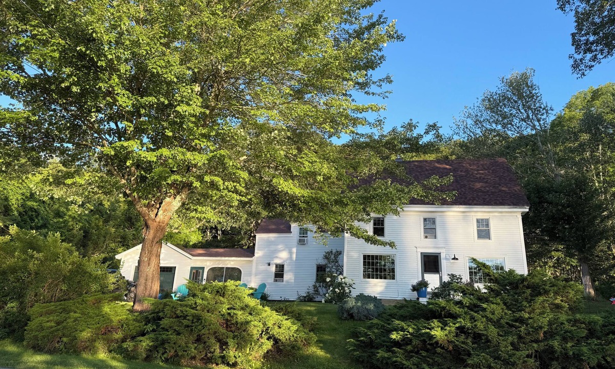 Isle of Springs House | Classic Maine Waterfront Home on the Back River – Trevett