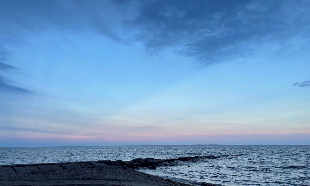 Old Lyme Cottage | Classic Waterfront Cottage at Hawks Nest Beach